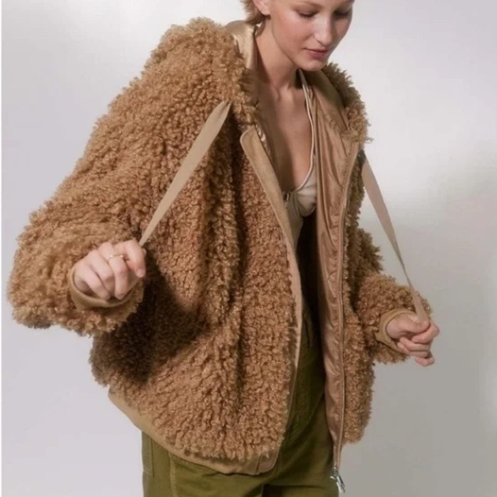 Urban Outfitters UO Casey Sherpa Hooded Zip Up Jacket Teddy Faux Fur Shaggy Coat
